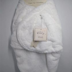 NEW OH SO DREAMY FAUX FUR SWADDLE
