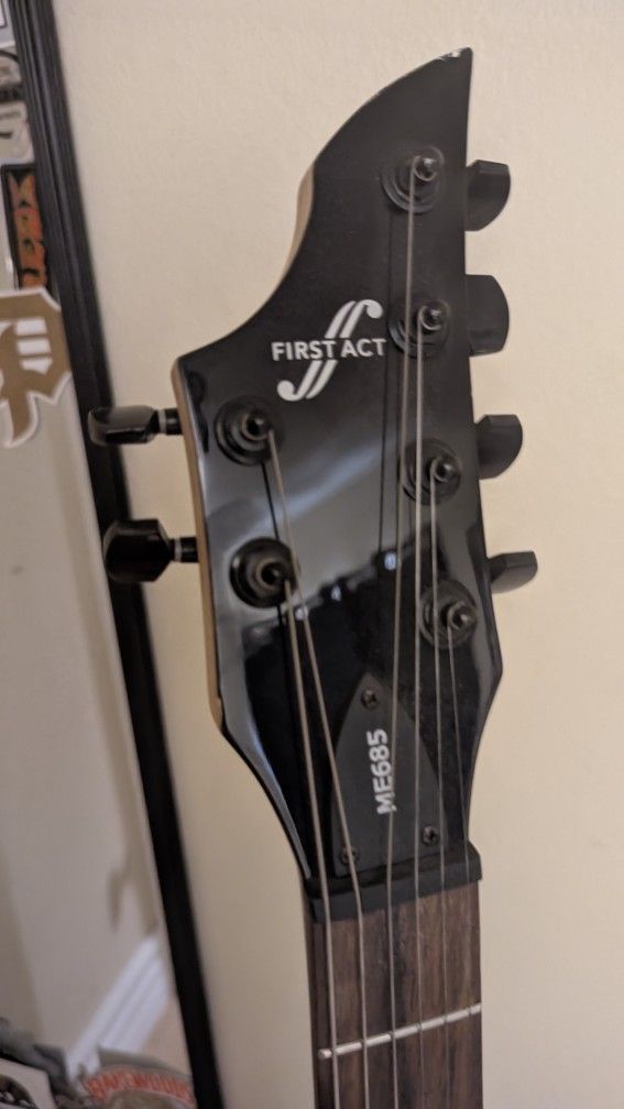 Fist Act ME685 Electric Guitar
