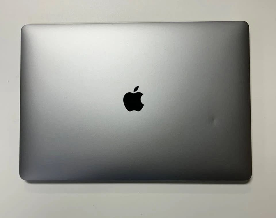 MacBook Pro 2018 15-inch 2.6 6-Core i7 16GB 512GB Radeon Pro 560X 4GB