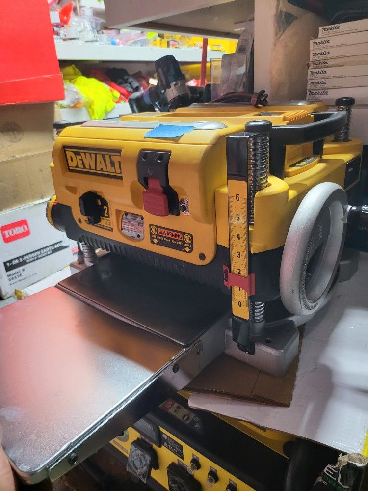 DEWALT CORDED 13"IN PLANER NEW 