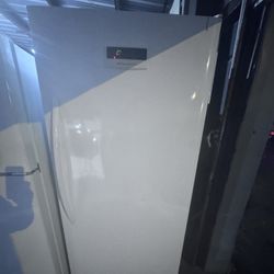 Frigidaire Freezer 32 "width 