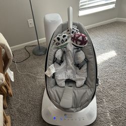 MamaRoo multi-motion baby swing®