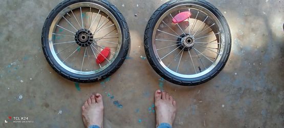 Child's brand 2 new  bike rims and tires  (brand new)