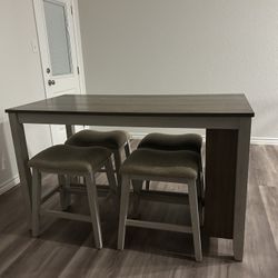 Table With Chairs 