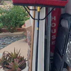 Pushbroom/squeegee