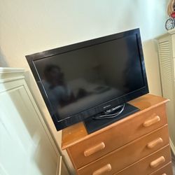 Emerson 32” TV