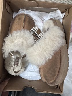 Girls Ugg Slides Size 10