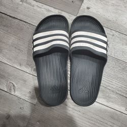 Adidas Slide Youth Size 6