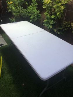 4 feet folding table with adjustable legs