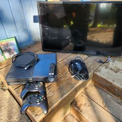 Xbox One, 2 Controllers, 32 In TV And 2 Games