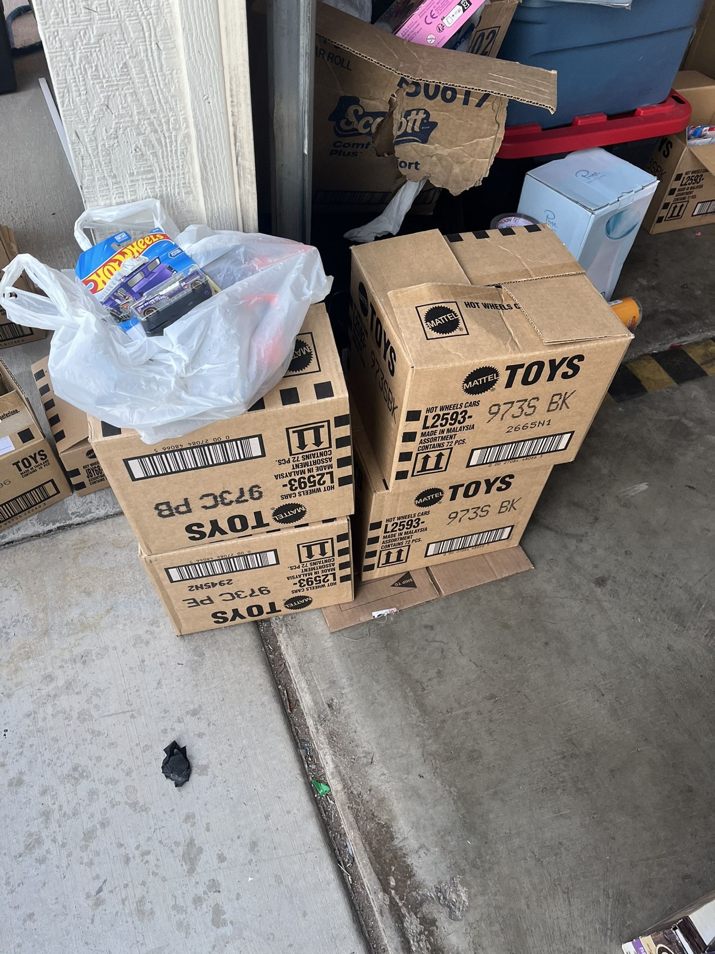 Brand New Lot Of 290 Hot Wheels For Only $145!!!