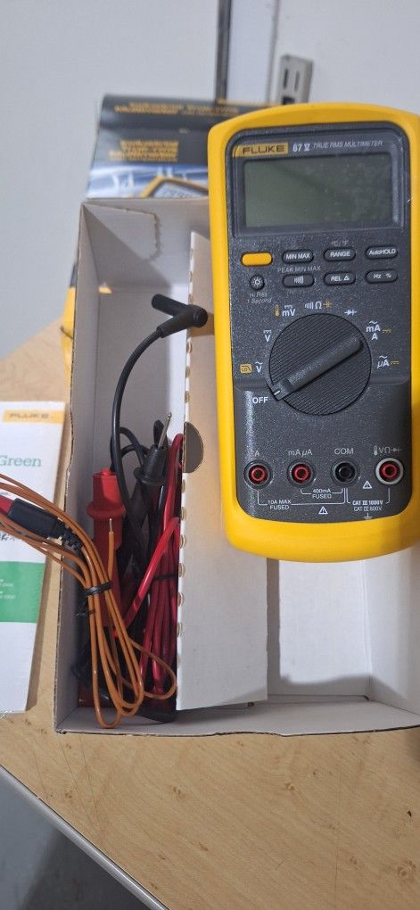 New" Fluke Multimeter Temperature 