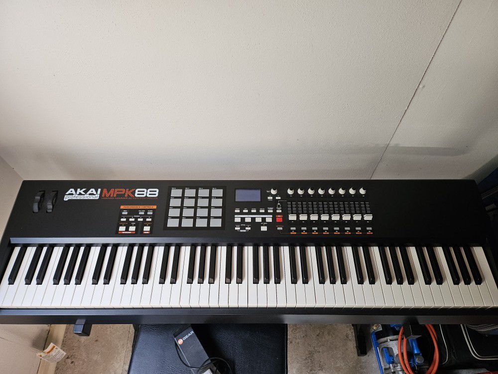 Akai MPK88 Fully Weighed MIDI Controller Keyboard