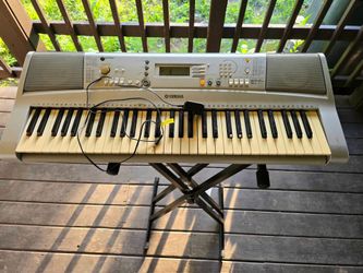Yamaha YPT-300 Keyboard WITH Heavy Duty Stand & Power Adapter - FOR PARTS OR REPAIR