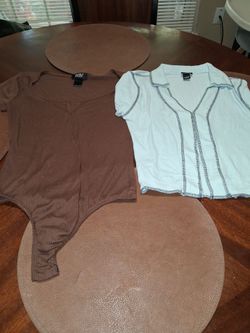 Young lady top size s in good condition both for 6