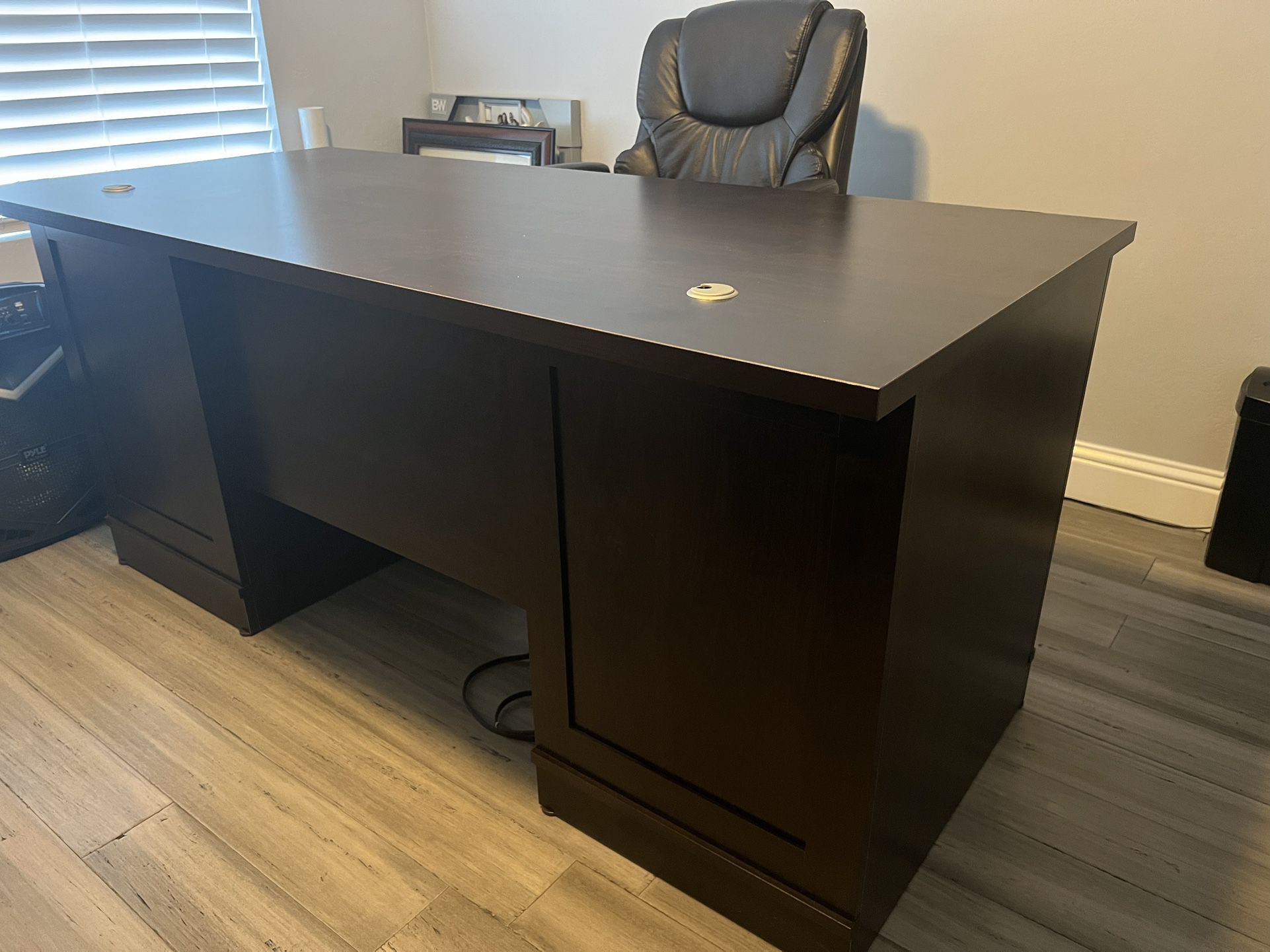 Office Desk, Chair, & File Cabinet 
