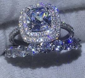 New 18 k white gold engagement ring wedding ring set