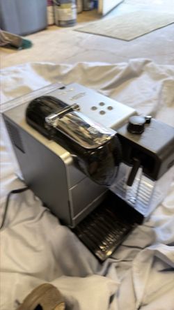 Delonghi Nespresso machine. Lattisima plus