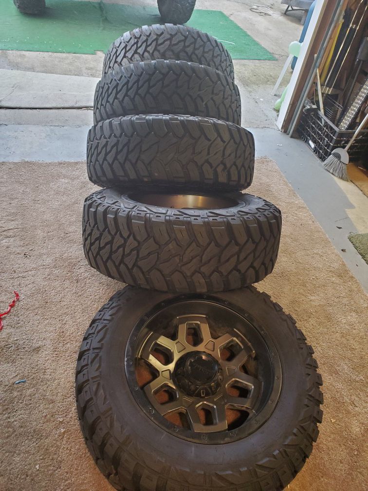 Wheel and tire set of 5