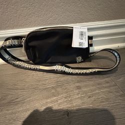 Lululemon Everywhere Bag