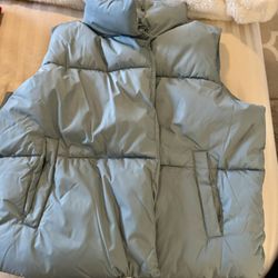 NWOT Old Navy Medium Tall Puffer Vest