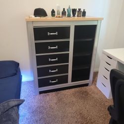 Hot Wheel Dresser