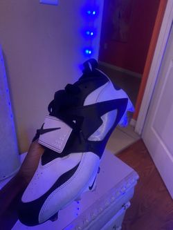 8.5 size Deion sanders football shoes