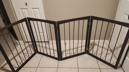 4-Panel Wooden Freestanding Gate