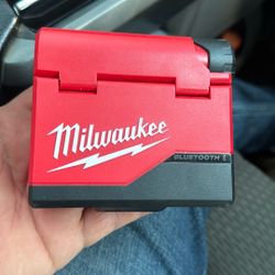 Milwaukee Earbuds 
