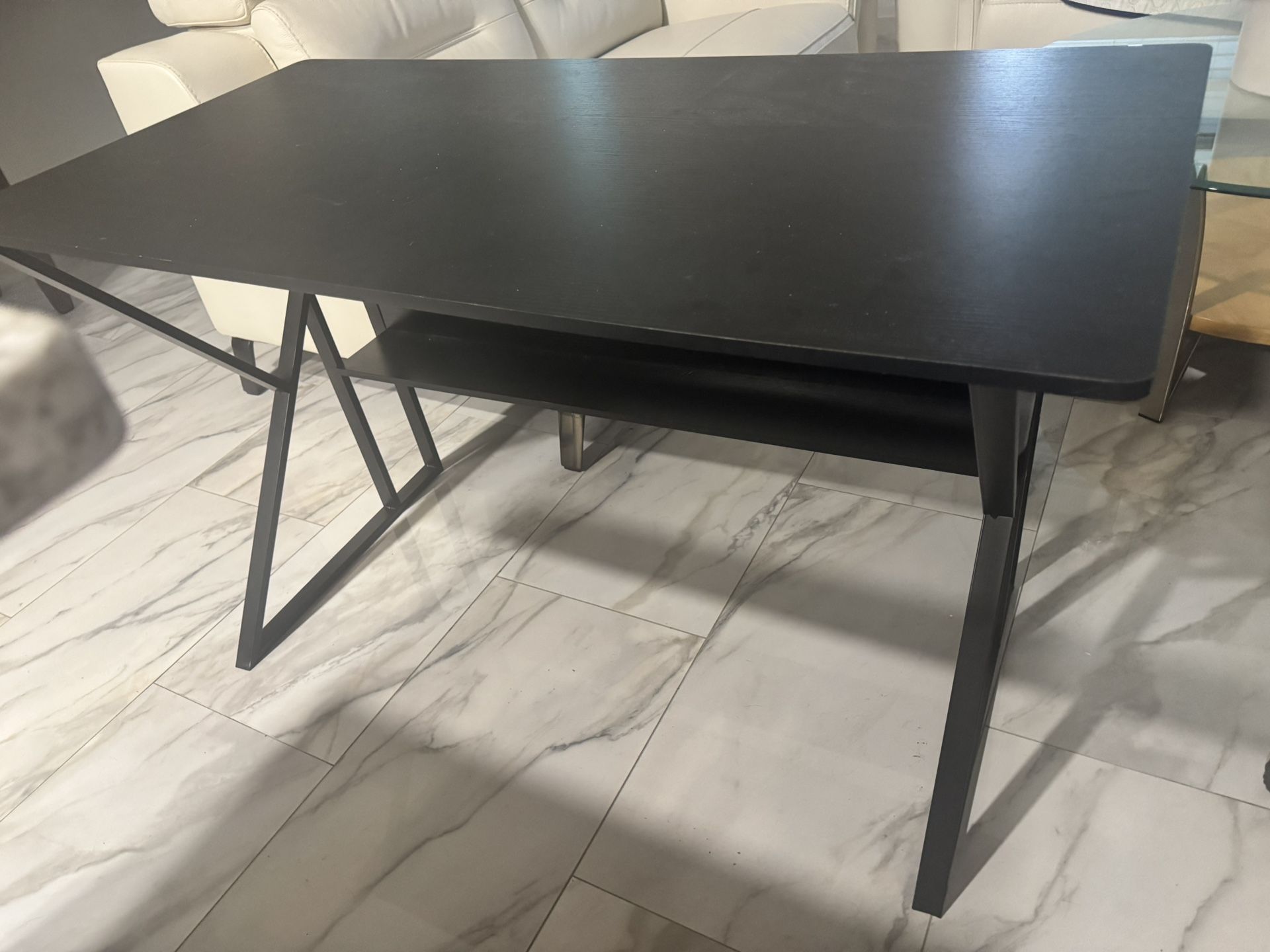 Black Desk