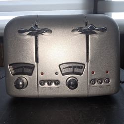 Vintage 4 Slice Toaster DeLonghi