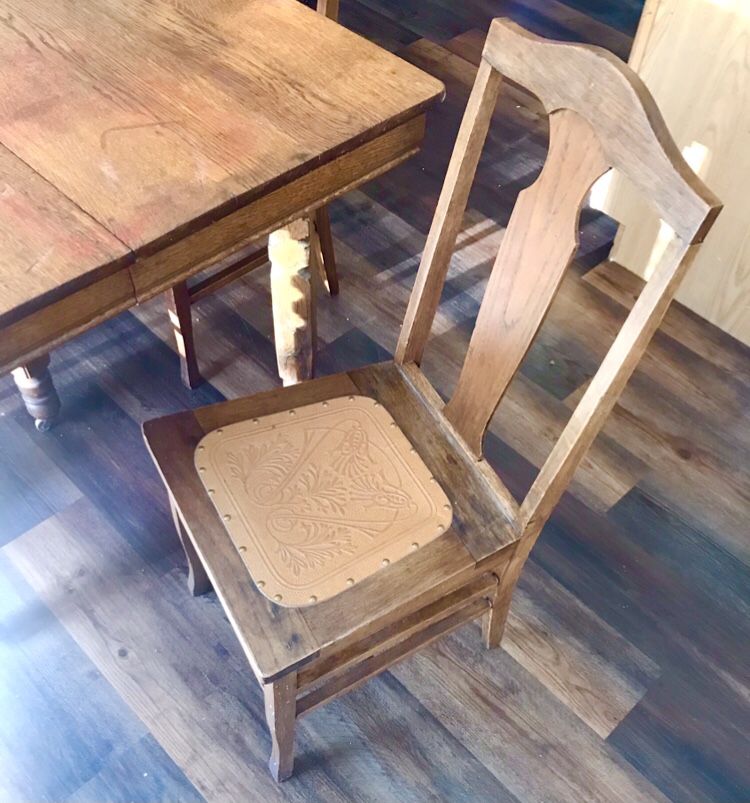 Square Rustic Oak 5 Leg Antique Table With 4 Chairs. 