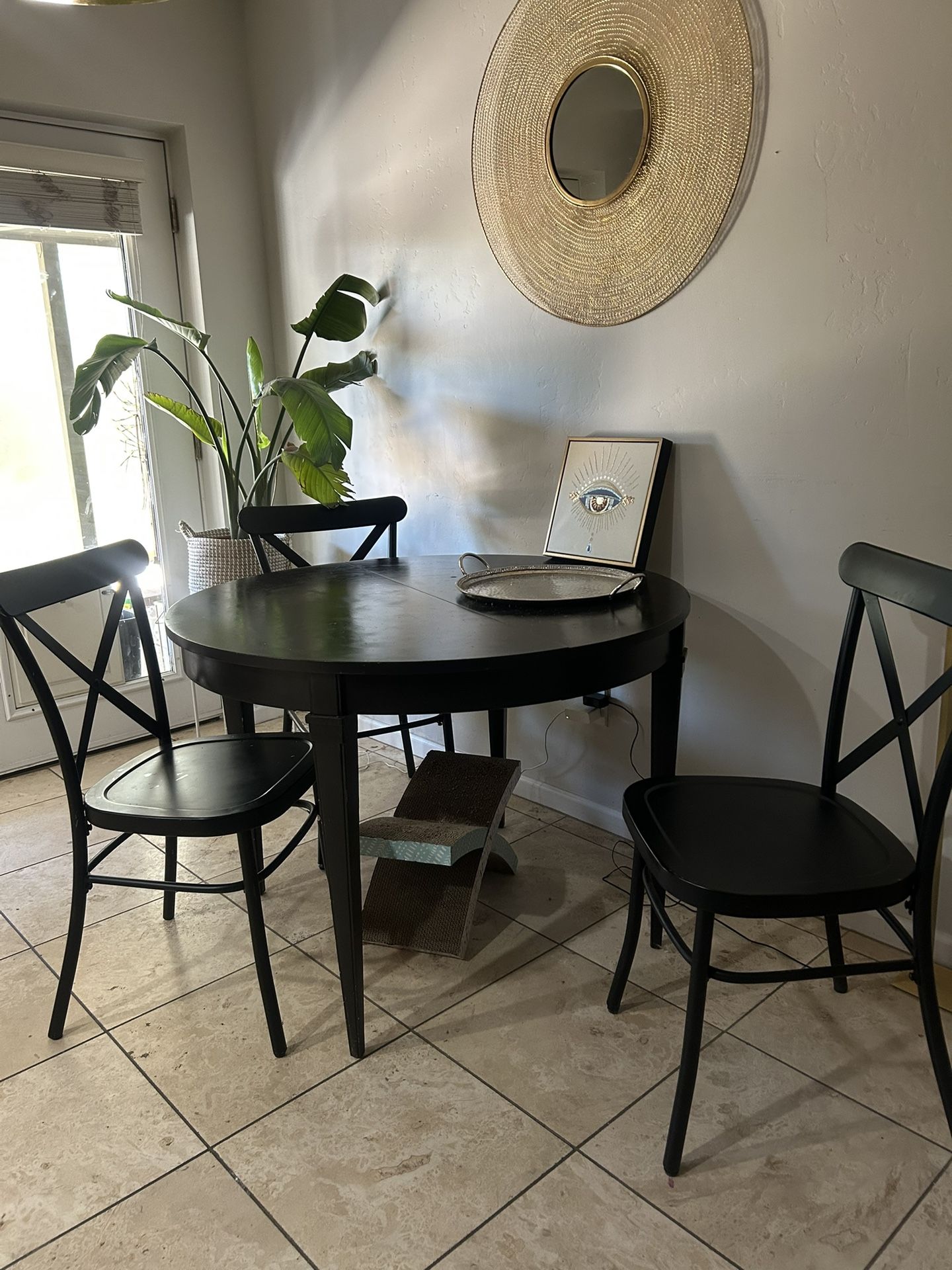 Round Table And 4 Chairs