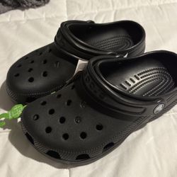 Black Crocs 