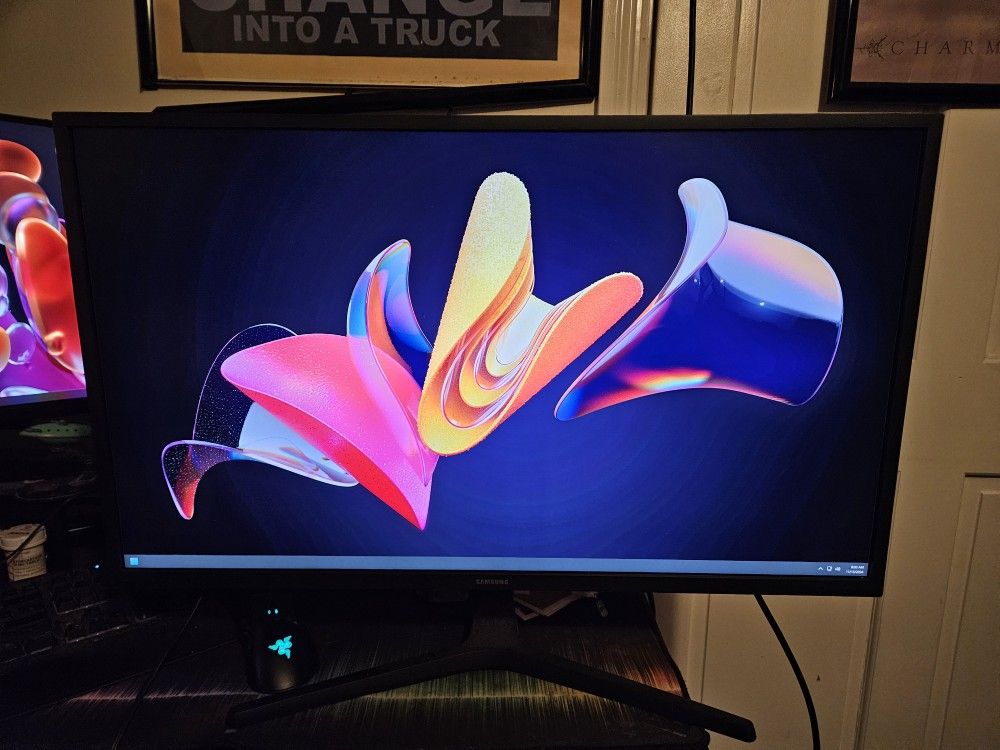 Samsung - UJ59 Series 32" LED 4K (3840x2160) UHD FreeSync Monitor LU32J590UQNXZA