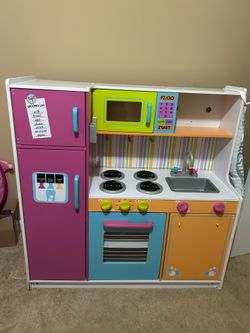 KidKraft Deluxe Big & Bright Play Kitchen + Lots of Accessories