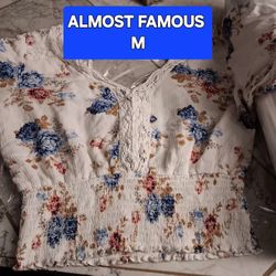 Almos tFAMOUS flower/lace Crop Blouse