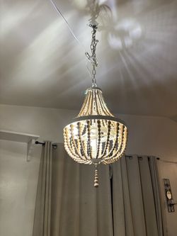 Chandelier/ ceiling lamp.
