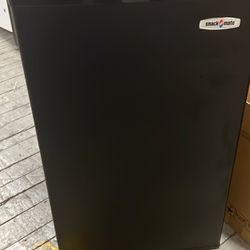 Snack Mate Refrigerator In Excellent Working Condition