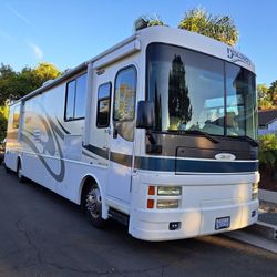 2001 Fleetwood Discovery 37U