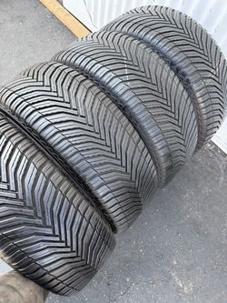 Selling set of Michelin cross climate 235/50/19