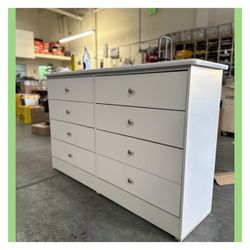 8 drawers dresser / Eight drawers dresser