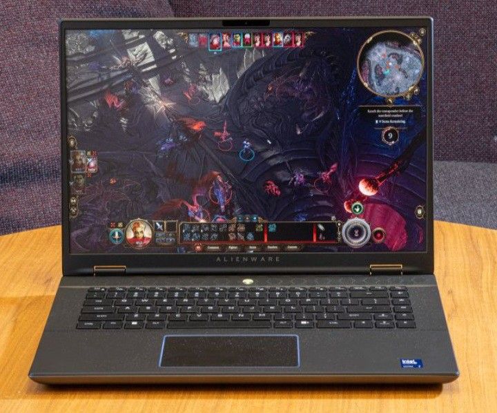 Top Of The Line Gaming Laptop Alienware M16 R2 16 Inch 2560x1600 QHD + LCD Intel Core Ultra 7 RTX 4070 GDDR6 VRAM Windows 11