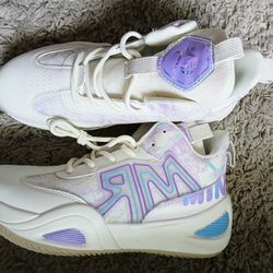 MR 23  Sneakers  Size 40  New 