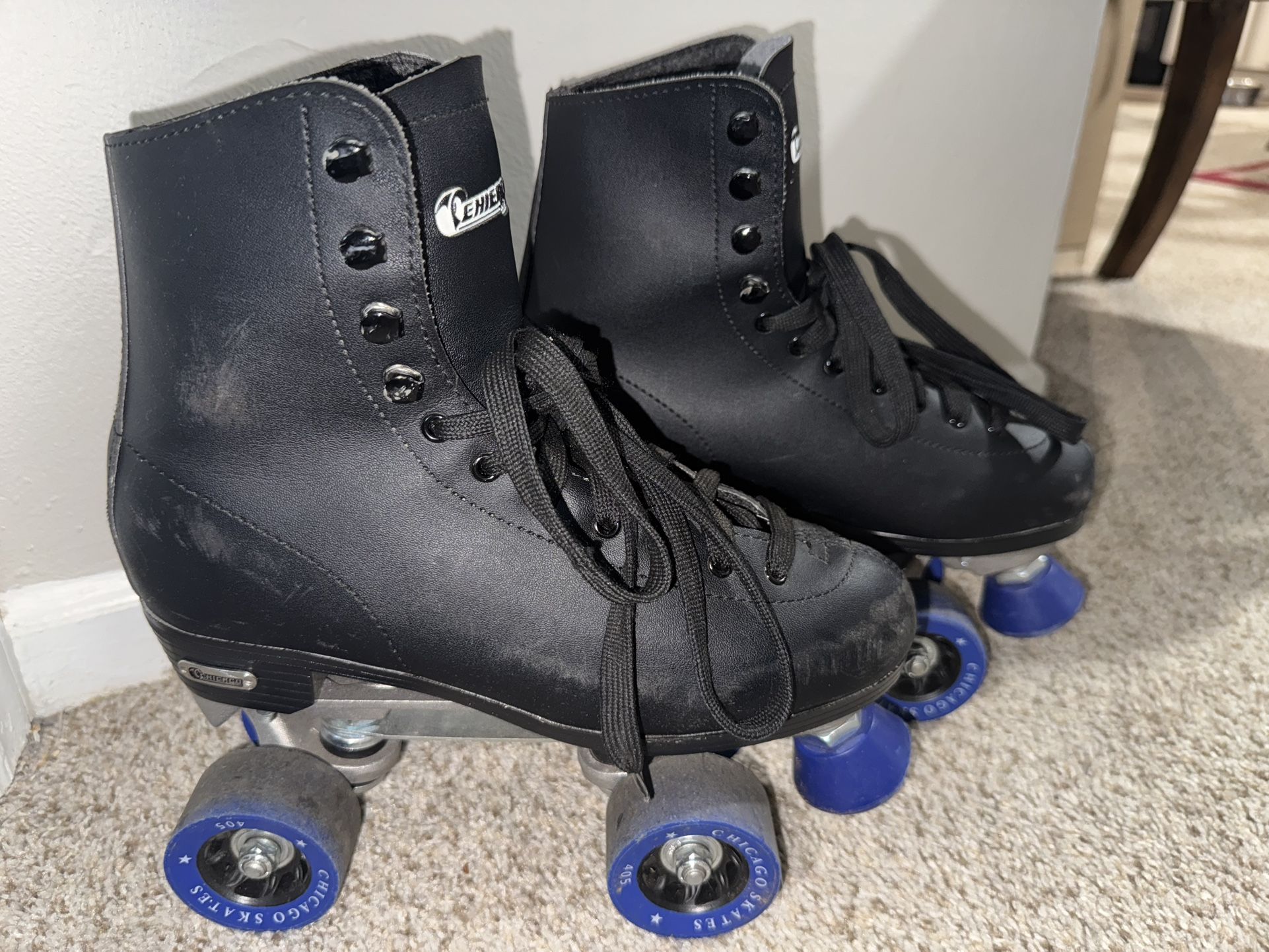Chicago Skates CRS405-7 Mens Rink Skate- Size 7- Black ~Blue Wheels