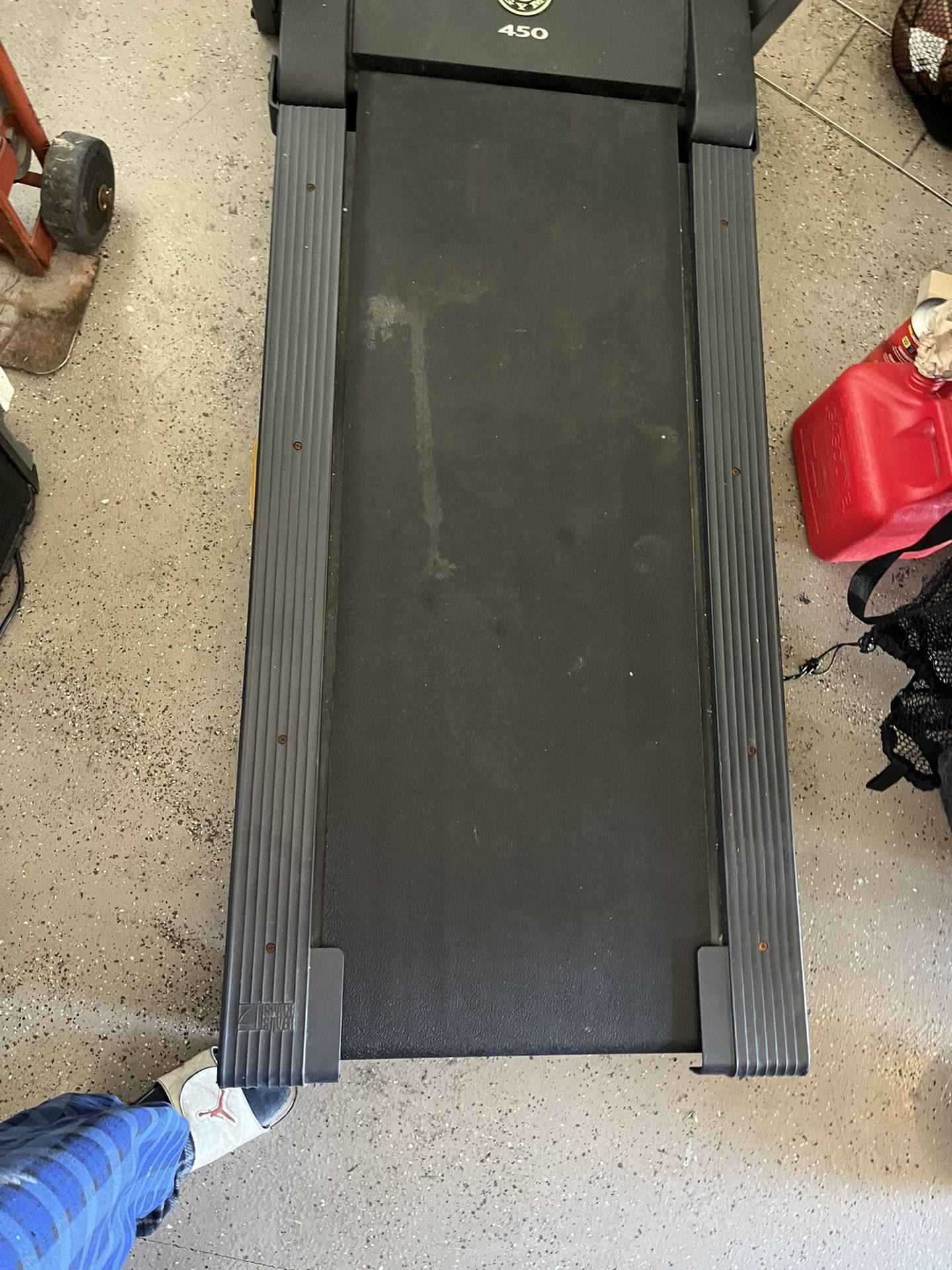Golds gym 450 Treadmill for Sale in North Highlands CA OfferUp