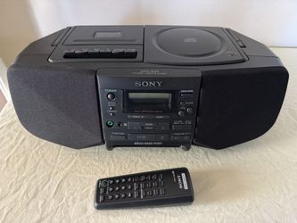  Sony CFD-S33  portable boombox CD player, AM/FM radio, and cassette recorder with Mega Bass sound with Remote