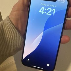 iPhone 16 – Unlocked Works perfect. Battery 100%. Low cycle count (165). Small cosmetic crack on back glass only. Clean IMEI. No iClou