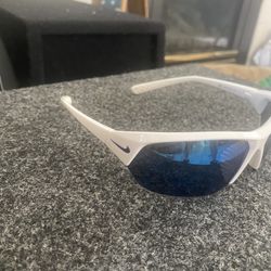 nike skylon ace sunglasses made in Italy