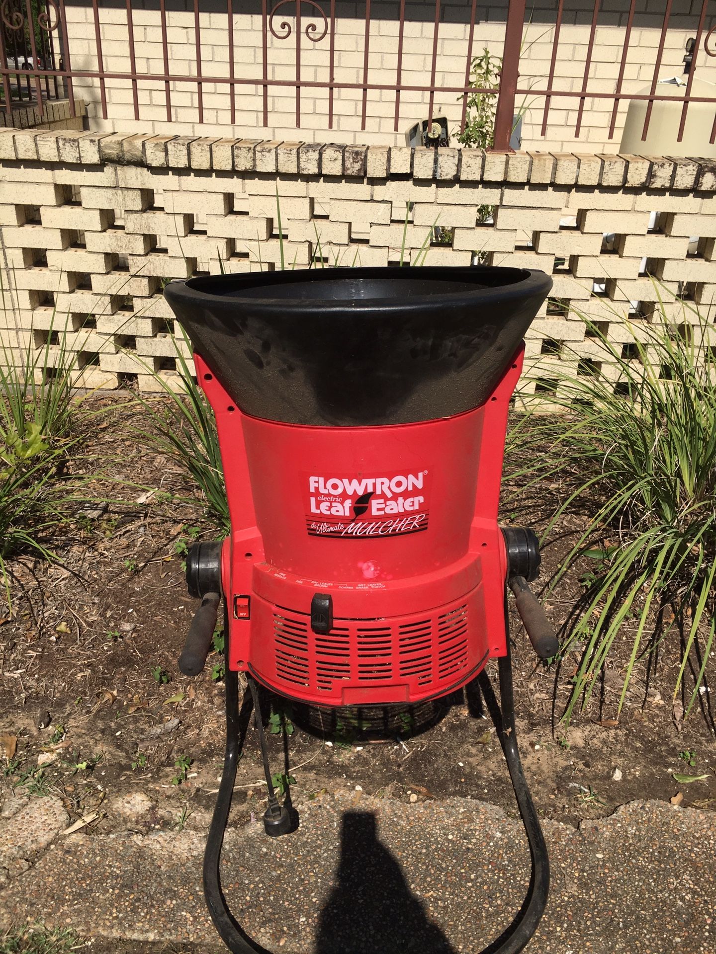 Leaf eater Flowtron ultimate mulcher for Sale in Houston, TX